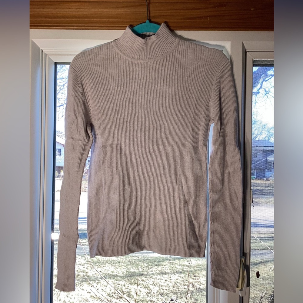 Croft & Barrow Light Grey Sweater Size Medium